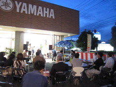 ショールームの夜祭り